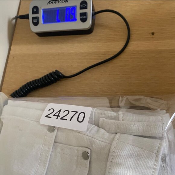 Chicos Jeans Womens 0 US 4 Short White Fabulously Slimming Stretch Skinny Casual - Picture 12 of 12